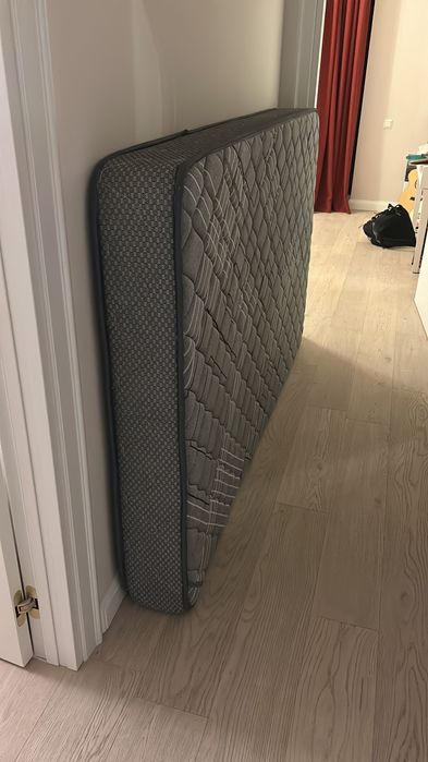 Матрас 1.2 ширина, в отличном состоянии. Пользовались меньше года.