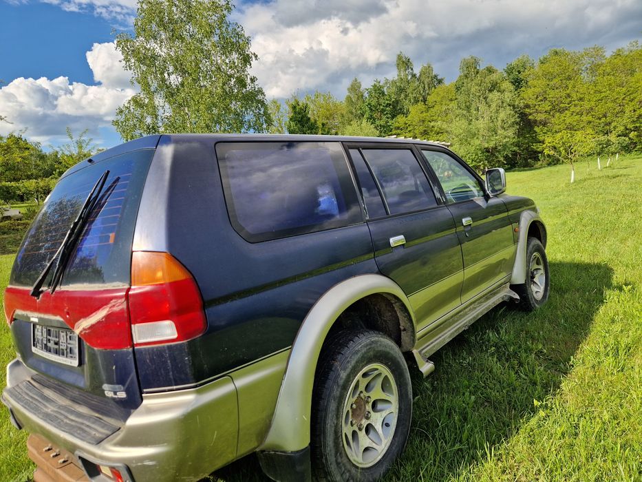 Vând pajero sport 2,5td.