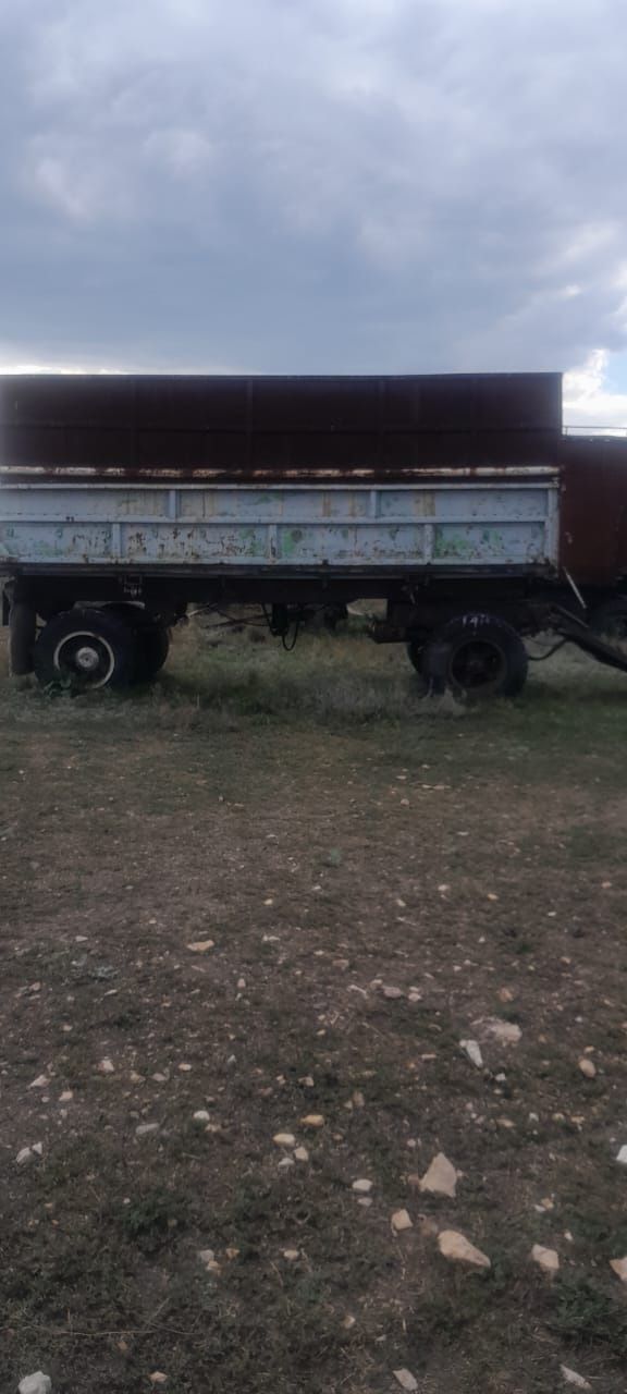 Прицеп Камаз с нашивками под уборку