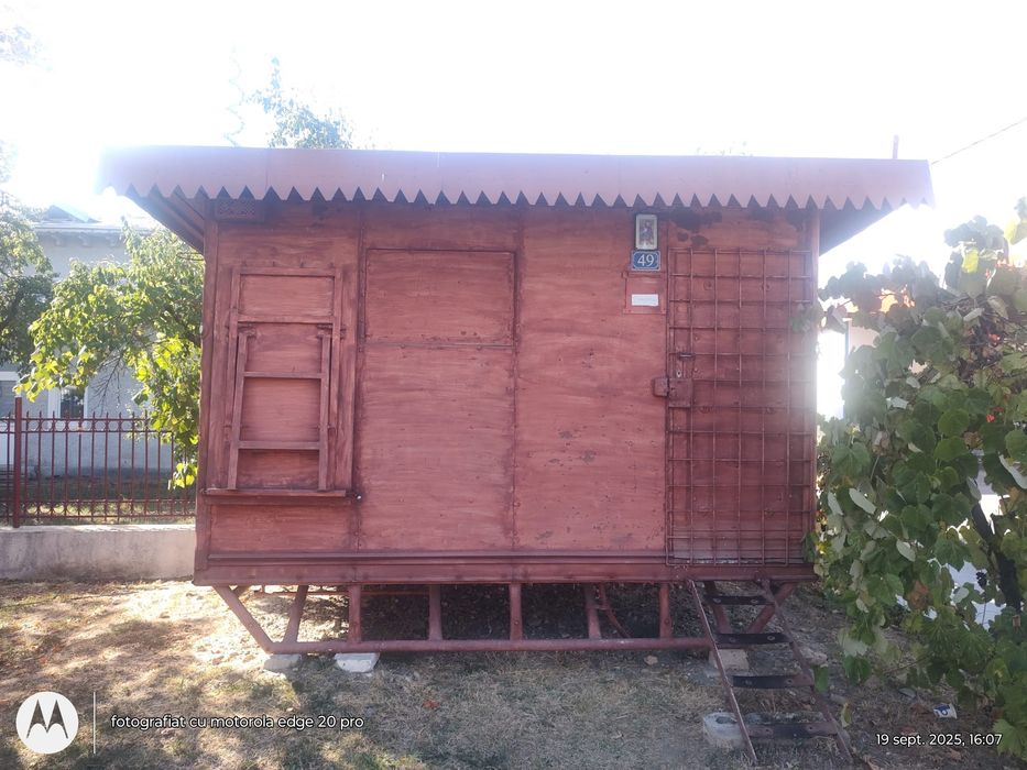 Vând baracă metalică