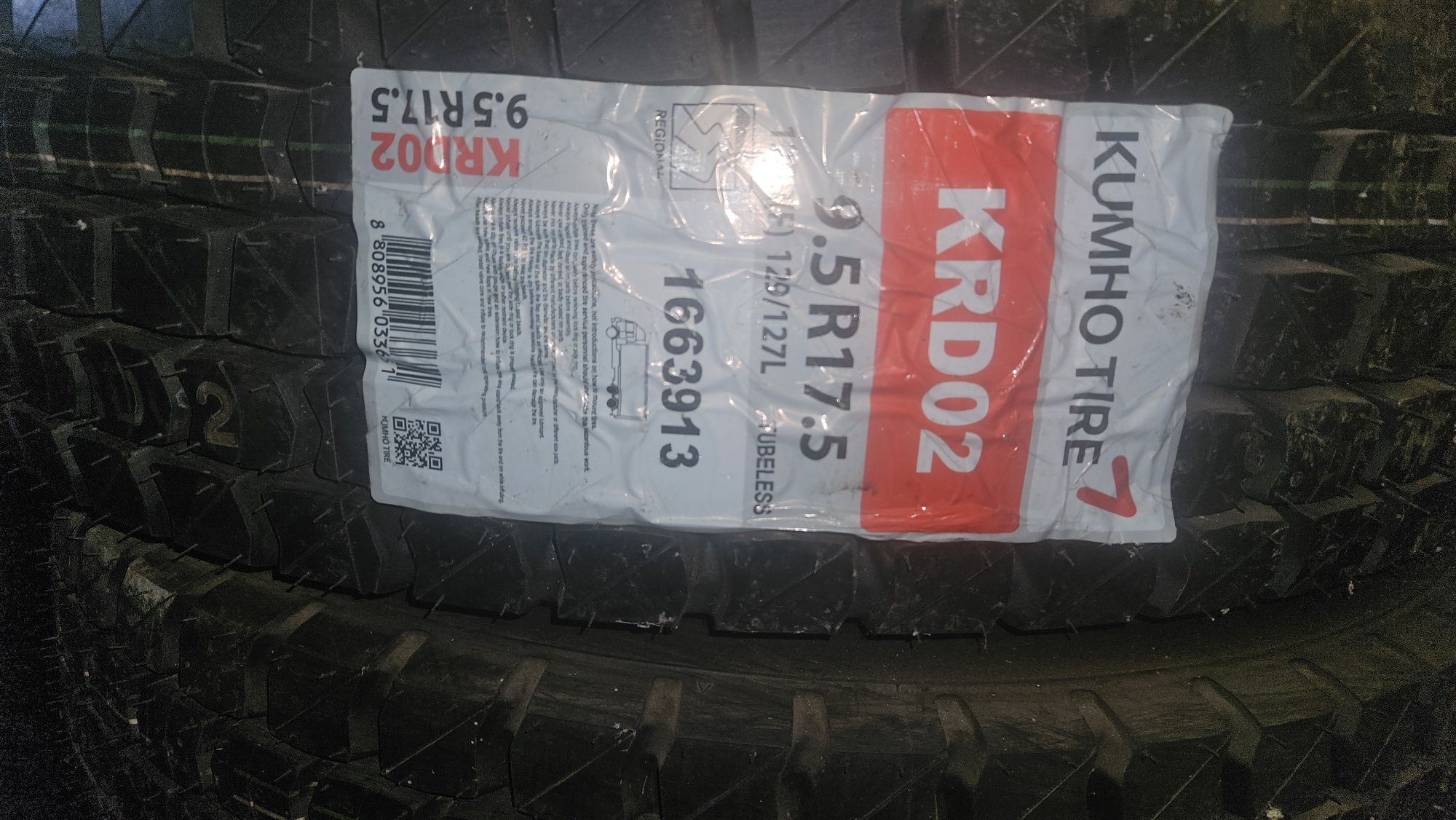 9.5R17.5 Kumho Krd02 нови 4бр.