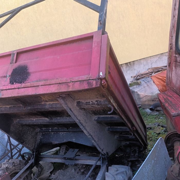 Vind benă pt o remorcuță și punți 4x4  motoagricolă 4x4 roție a 650R13