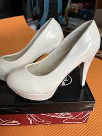 Продам туфли женские новые каждая по 5000