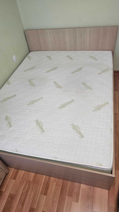 Спалня 140/190 с матрак Magniflex и 2 бр нощни шкафчета