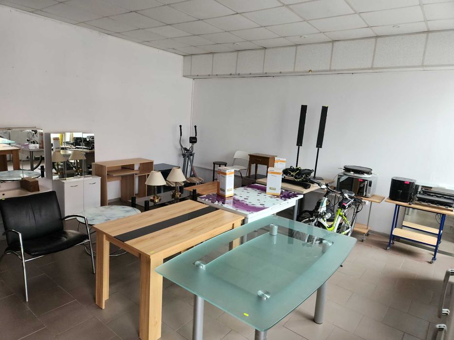 Vînd mobilă dormitoare bucătărie si multele altele