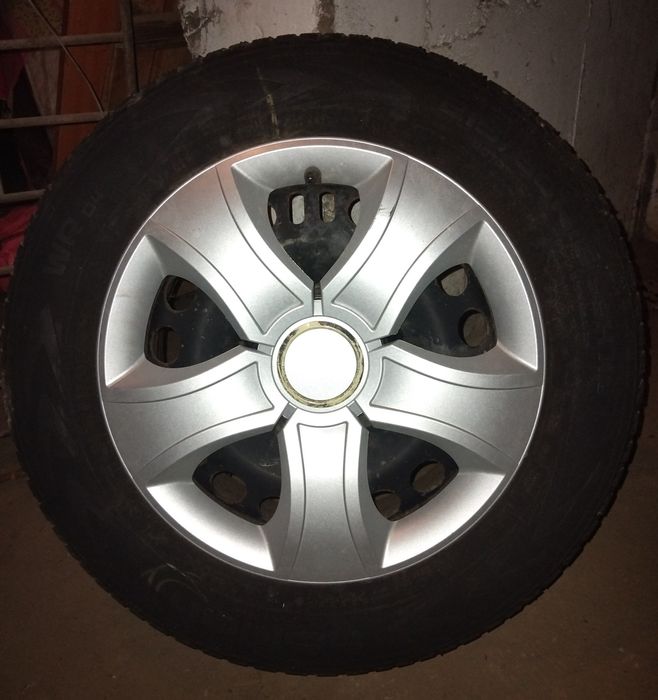 Jante oțel R16 + capace + Nokian iarna