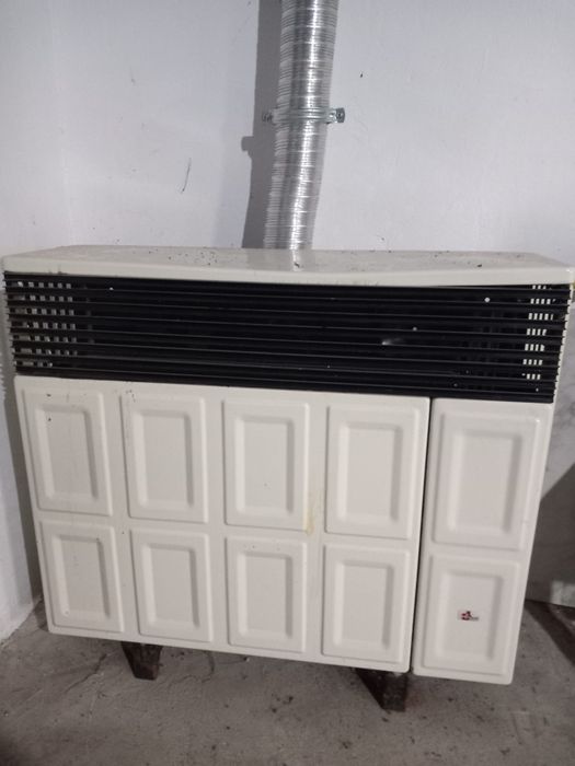 Vând convector gaz