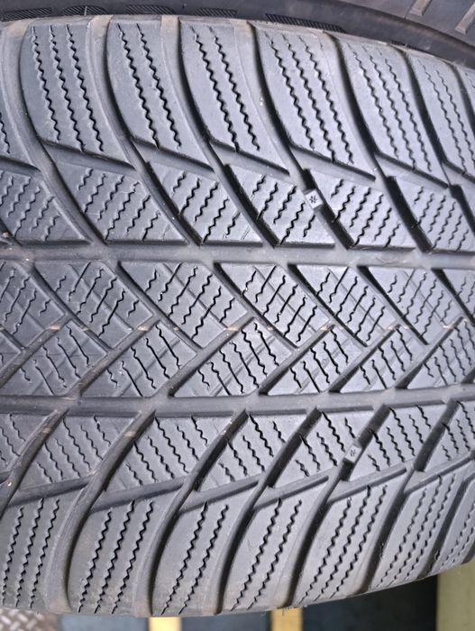 Anvelope de iarnă 235 50 19 Bridgestone dot 2020