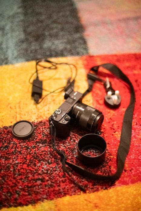 Sony A6400, 50mm f1.8, 18-105 f4, godox tt350