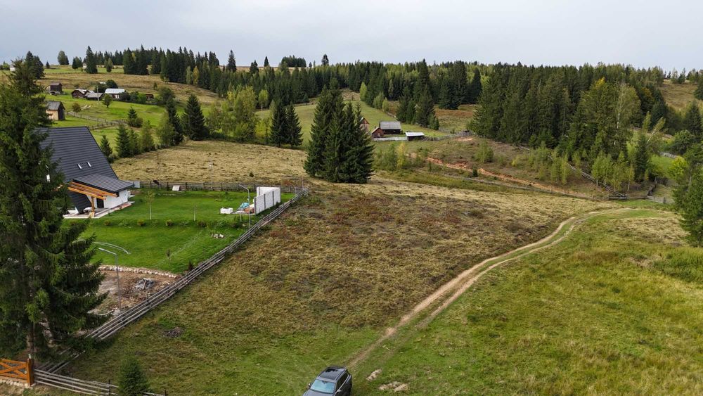 Teren intravilan de vanzare in Bucovina Fundu Moldovei zona Delut