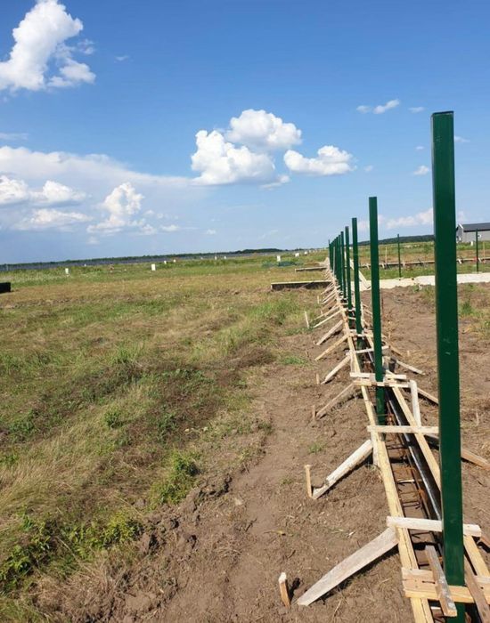 Gard din plasa bordurat sau la val