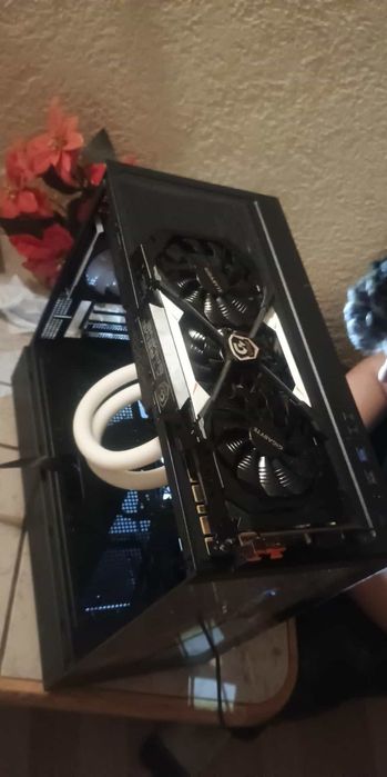 Vând gtx 1070 8gb xtreme gaming rgb cu 3 fanuri