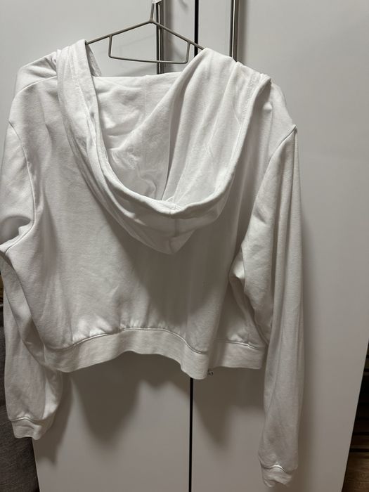 Бял суитчър Nike