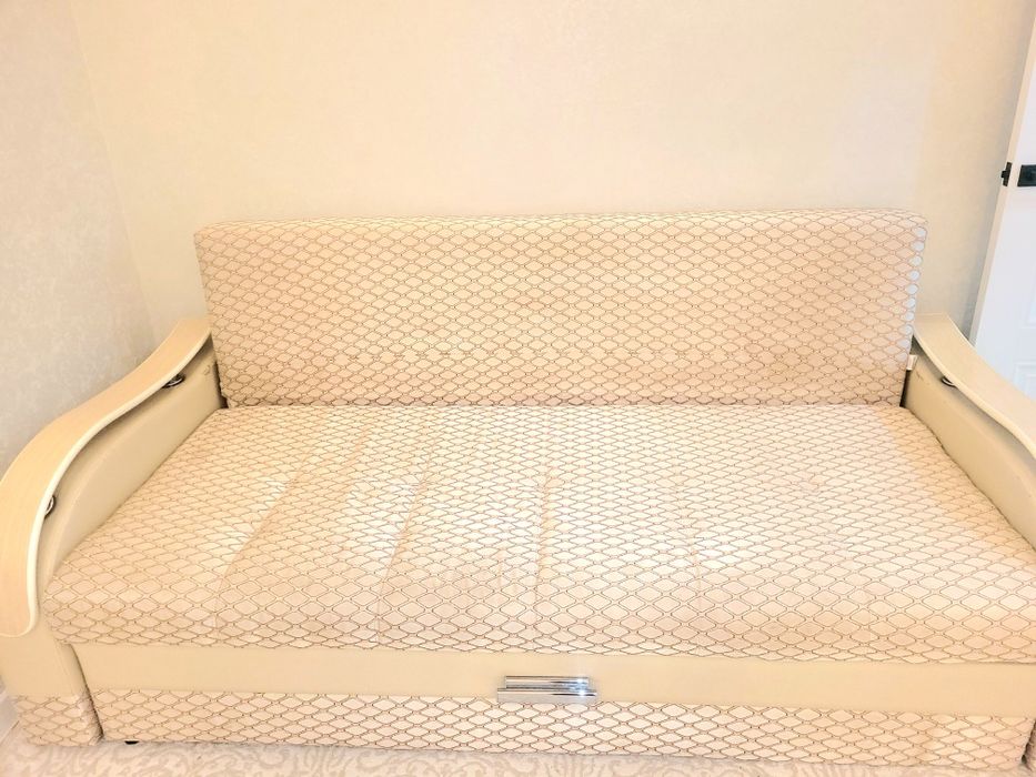 Продам два дивана 3 местные