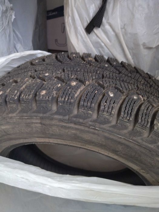 Шиповонная резина 195,65,15 Ikon (Nokian) Nordman5 в отличном состояни