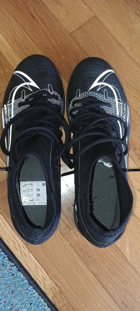 Футболни стоножки Найк-NIKE номер 40.5