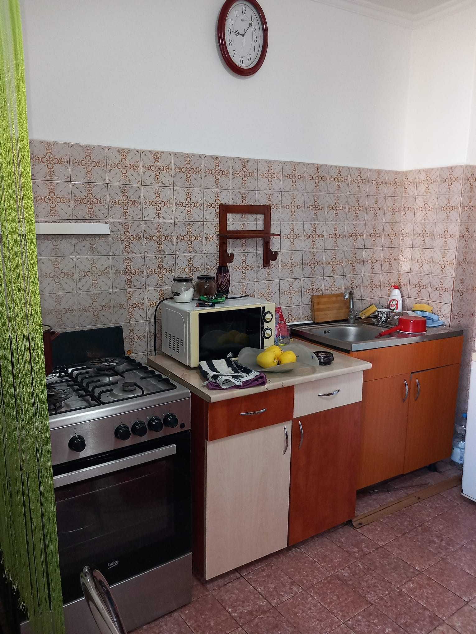 Vând/schimb apartament 4 camere Mioveni zona centrală.etaj 2.liber