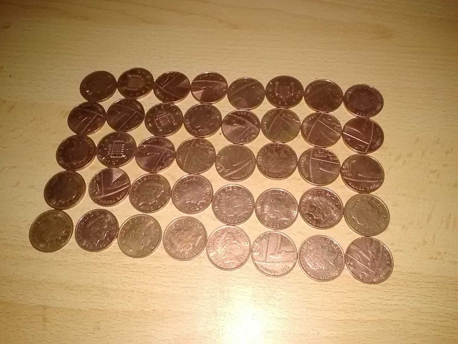 Monede one penny cu regina Elizabeth
