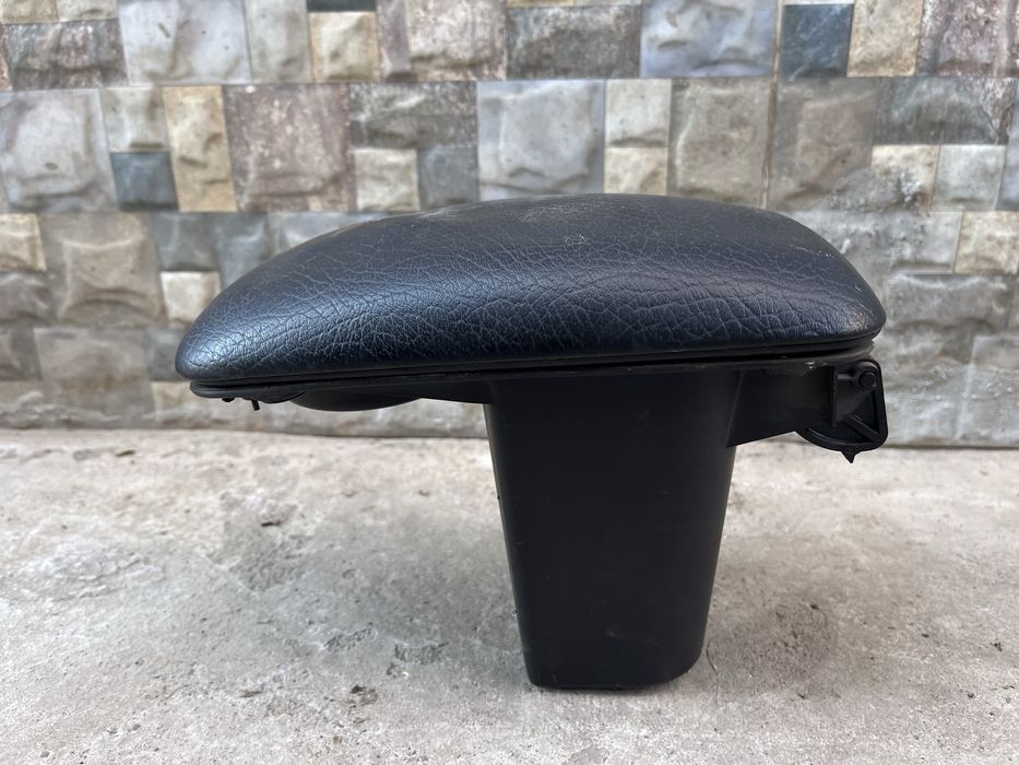 Подлокотник на Opel Vectra B