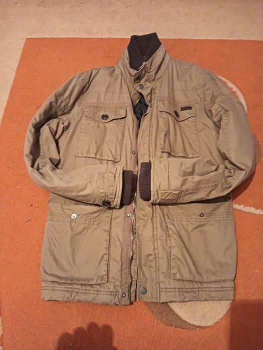 Vând Geaca groasa de toamna