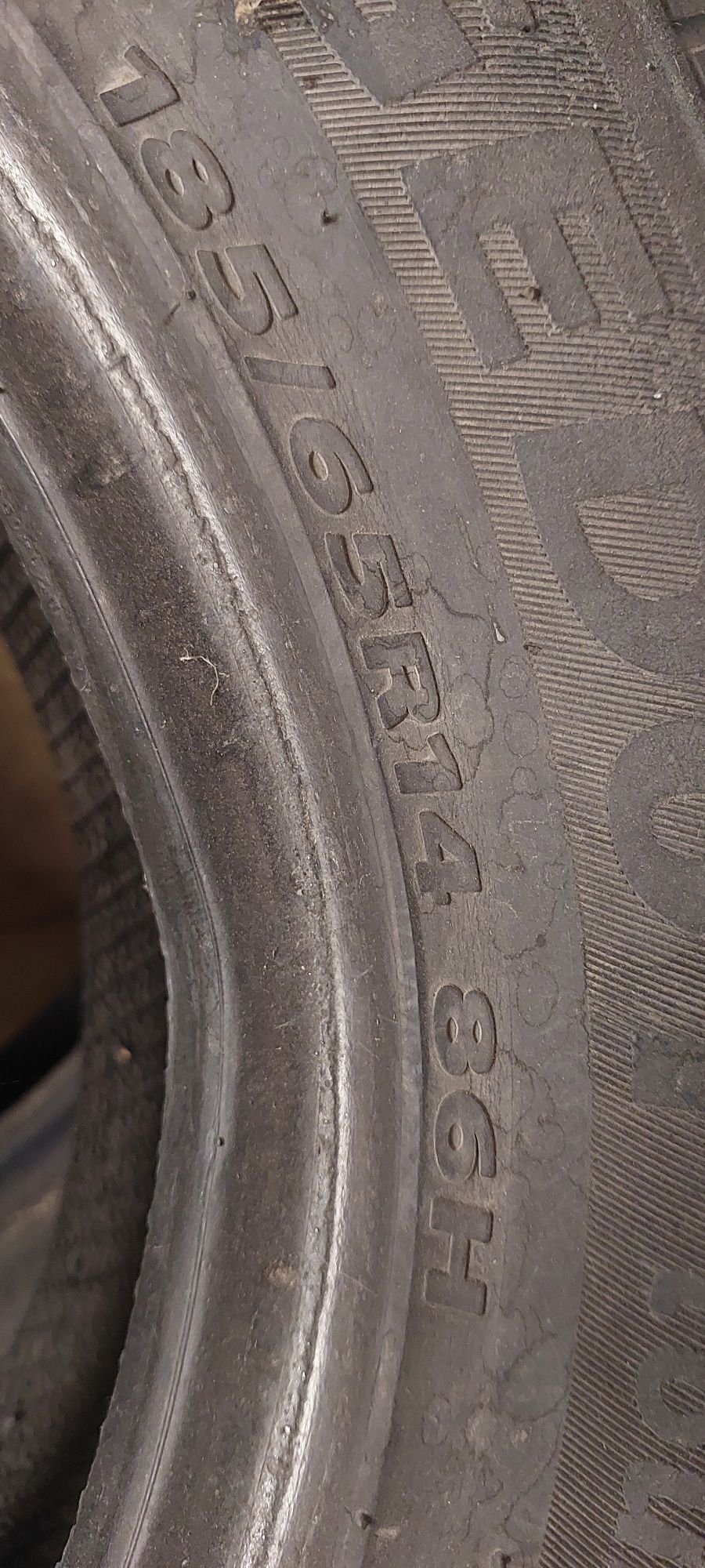 Продаю шины в количестве 4 штуки. Размер 185/65 R14, состояние среднее