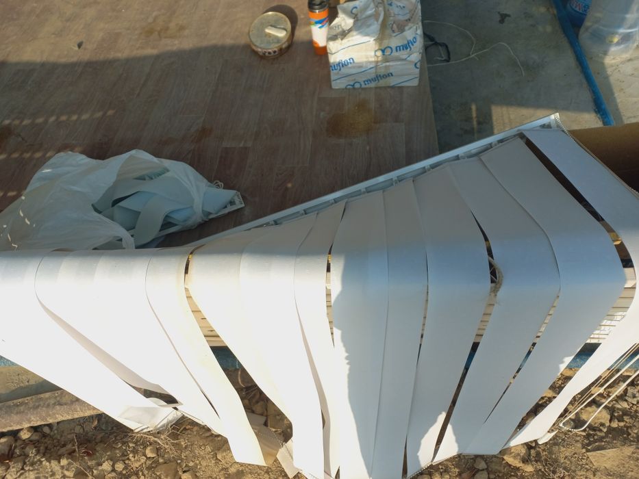 Тегін ескі үйден түскен жалюзилар бар!