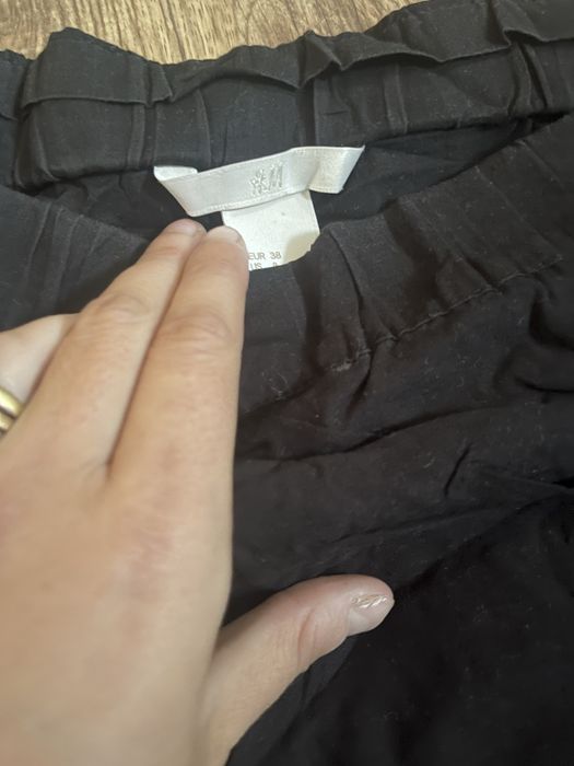 Pantaloni scurți negri pentru femei