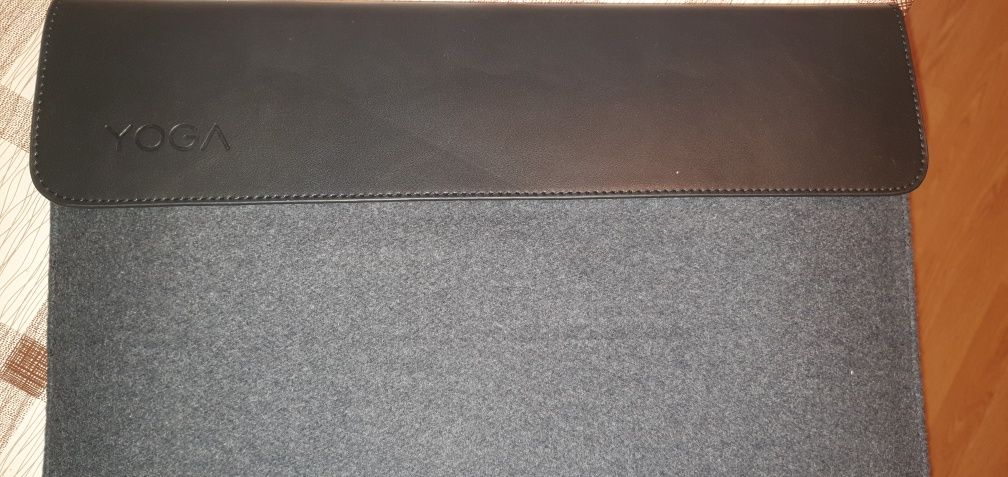 Laptop Lenovo Yoga 520 14IKB, 512 GB SSD,8 GB Ram, însoțit de husă ori