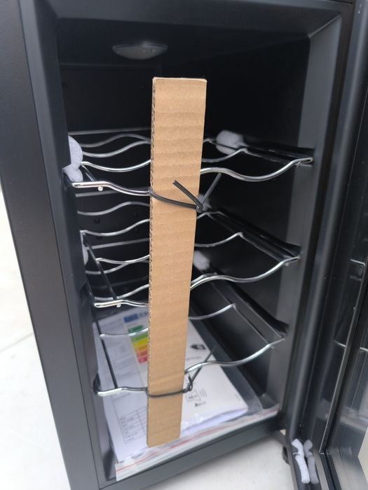 Винотека Klarstein Bellevin 8 Uno с капацитет 23 литра, до 8 бутилки