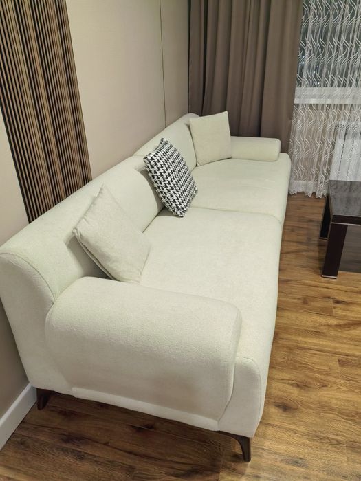 Продам Диван  240х90 см, обивка , белый