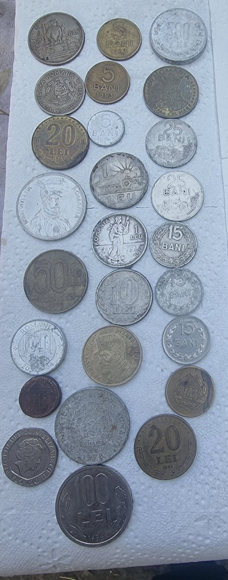 vând monede de colecție aștept oferte