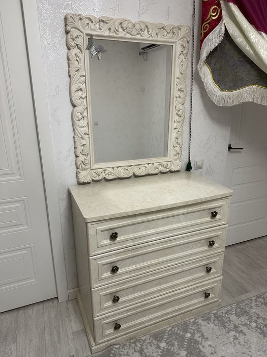 Продается комод с зерколом!