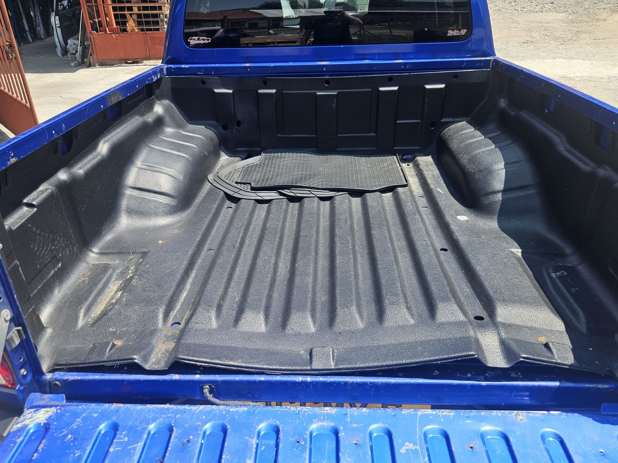 Toyota Hilux 2.4d На Части
