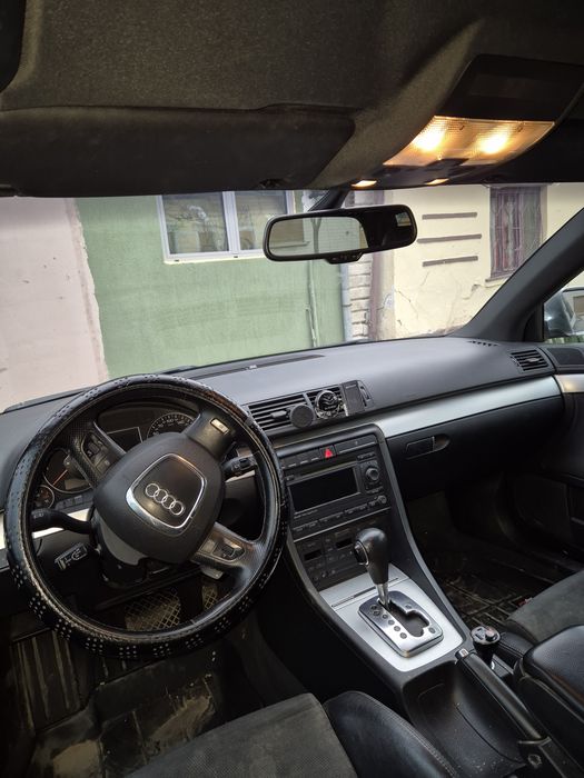 Vând Audi a4 b7 2007 starea f bună schimbat tot la zi.140 cai. 3400 eu
