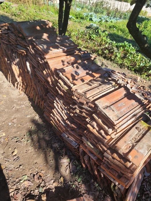 Vând țiglă bună.