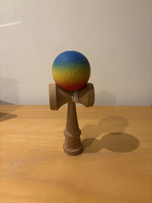 Kendama X,utilizată, are ață si rulment schimbat
