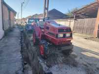 Cînd tractor mic pentru seră sau gradina cu freză, tractorul  este 4x4