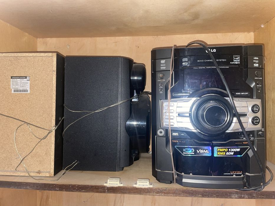 продаю магнитолу Lg