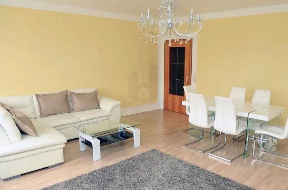 Дава се под наем Тристаен апартамент в Пловдив, Център - 88 кв.м за 234.6 € - Снимка #1