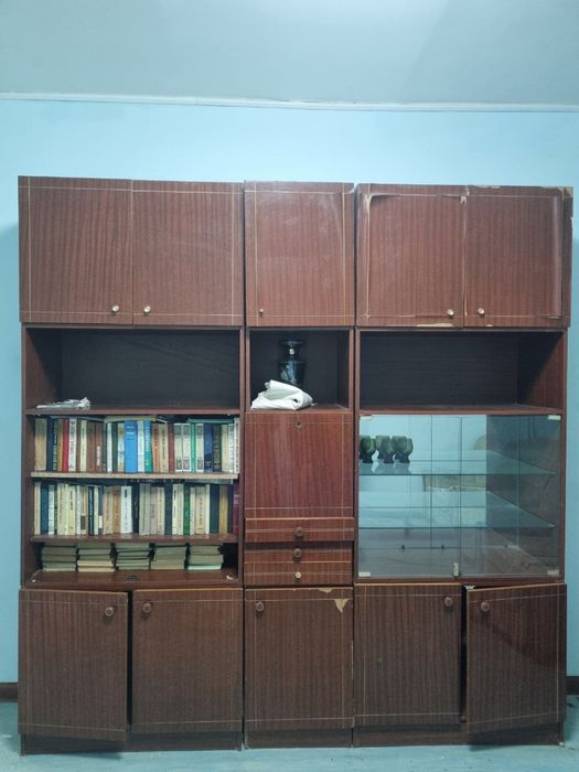 Мебель стенка из натуралного дерево очень прочное бесплатно. Мирабад