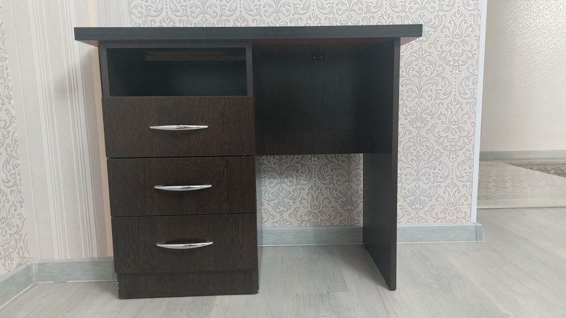 Тумба, размер 90×45 см.