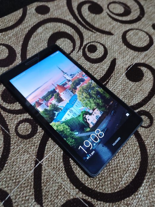 Продам планшет. Huawei T3. Sim-sd. 1/16
