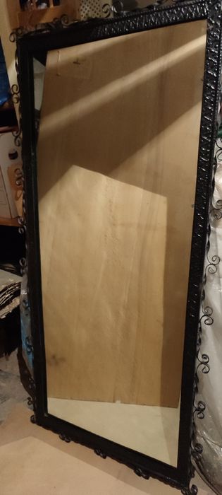 Oglindă cu ramă de metal