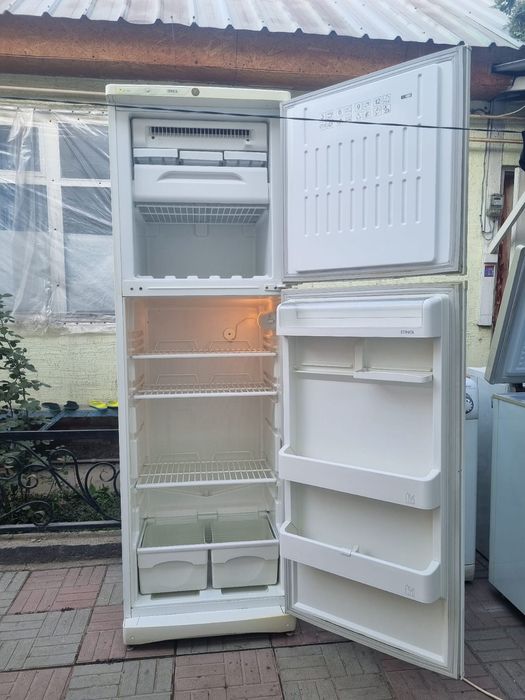 Холодильник б/ у продаю срочно