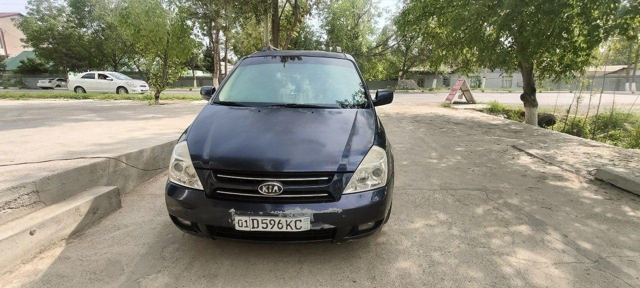 Kia Grand Carnival at