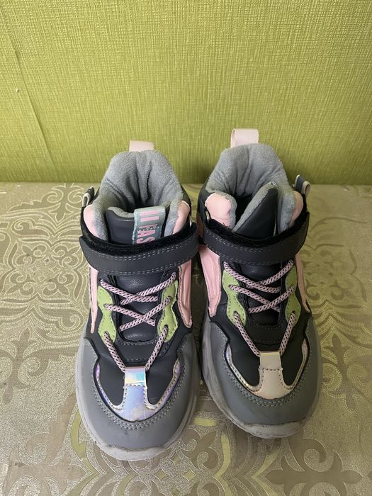 Продам детскую обувь на девочку