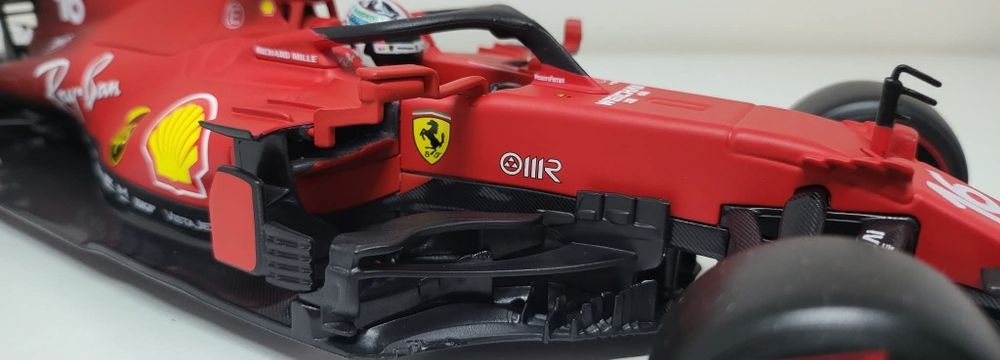Machetă Ferrari F1 SF-21 Leclerc 1/18 Bburago