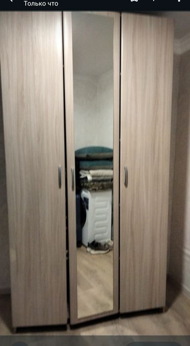Даром шкаф с зеркалом