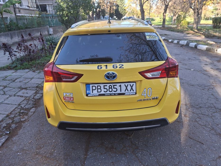 Toyota Auris 1.8 Хибрид/Газ