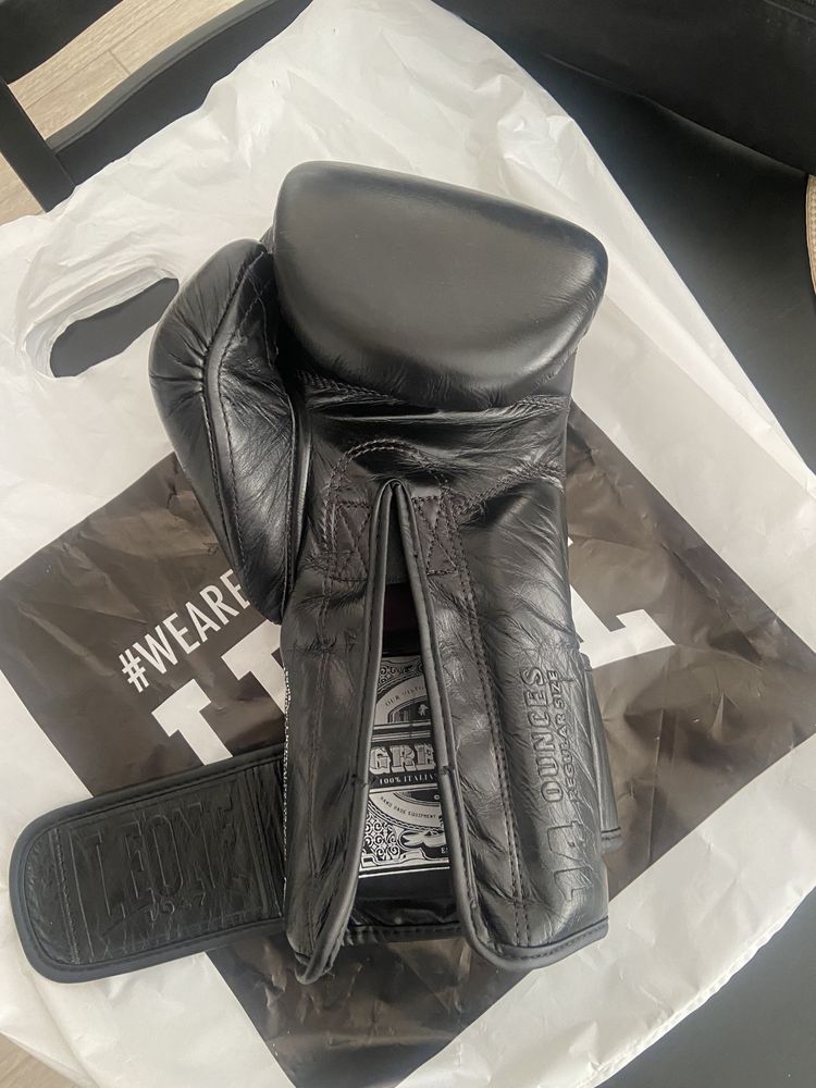 Боксови ръкавици Leone The Greatest Black 14 oz